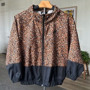 Lightweight NEW Nike jacket for Women in Size S!